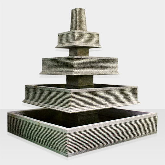 Steinbrunnen pyramidenförmig, abgestuft